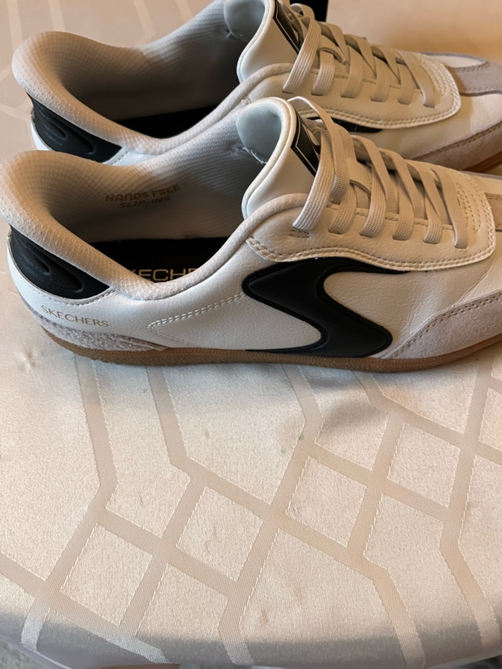 Ladies Skechers Slip-Ins White Casual Sneakers- Size 9 - Picture 4 of 7